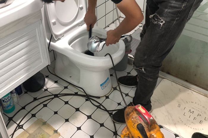上安乡马桶堵塞自己疏通还是找师傅?专业上门服务让你省时更省心