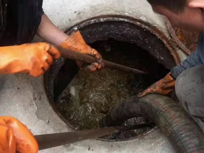 上安乡清理化粪池时如何避免沼气的危害?